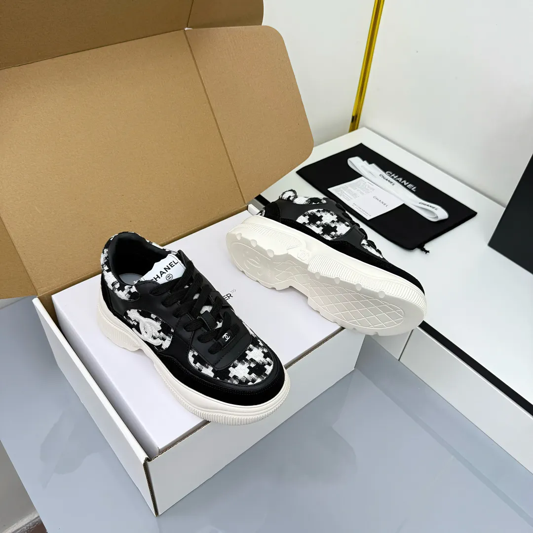 👟👟Ex-factory price 620👟👟 Chanel bread shoes ~ original calfskin panda shoes Chanel 25C latest hot style panda black and white sports shoes casual sneakers Xiaoxiang hot item classic black and white panda color coco girls must pay Fabric: original custom mixed sheepskin lining: original imported breathable mesh lining outsole: Original molded rubber + TPU combination Size: Women's 35-41